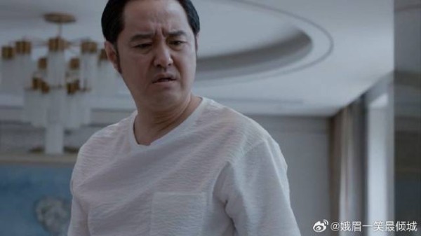 后妈决定教训钱三一，视钱三一为底线亲爸，当面警告她