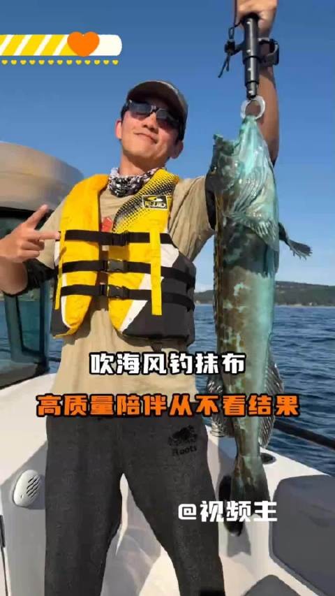 郑恺带4岁儿子去海钓,满怀期待两次起竿,收获两块抹布,搞笑效果拉满