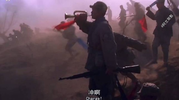 冲锋号吹响的那一刻,我军战士奋勇前进!