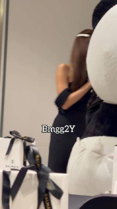 一时间分不清母女俩笑声谁更魔性