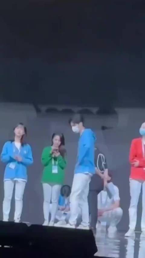 王鹤棣粉丝澄清引争议,两派证明结果相反