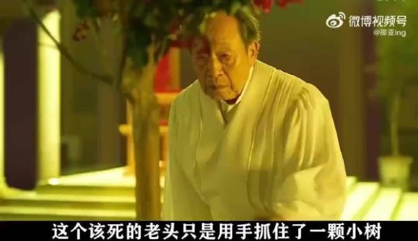 “老头获得了吸取别人寿命的能力,转眼间就变成了19岁少年”