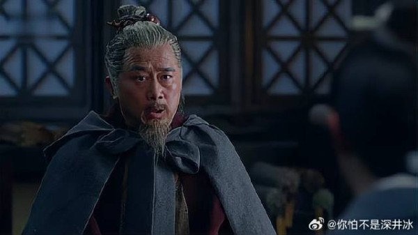 秦般弱身为滑族之人，性格狡诈，梅长苏却把她当棋子
