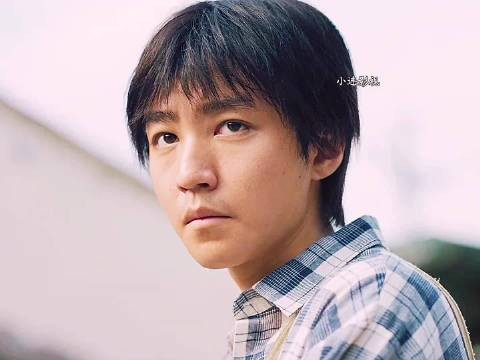 这是真实案件改编的,哥哥偷东西但没人敢说他是小偷,哥哥被判刑了