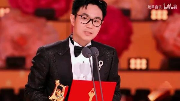 央妈这段运镜太有手法了，完全拍出了什么叫意气风发！