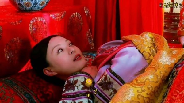 初为人母的甄嬛满眼都是幸福