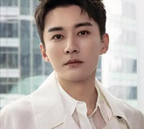 唐嫣捧不红,杨紫也没带火他,今36岁央视搭档谭松韵终于火了一把