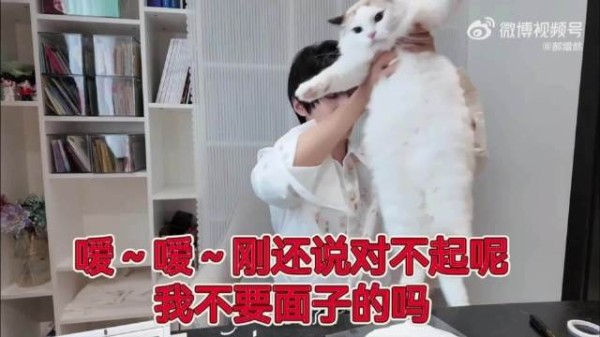 豆芽心里os: 嗳~嗳~刚还说对不起呢 我不要面子的吗 郝熠然