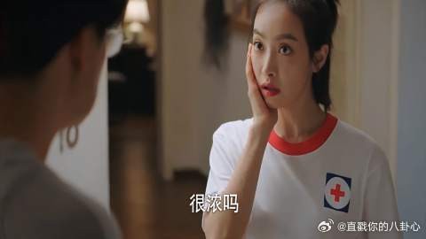 狗狗狂叫!贺爸催闺女:遛狗还化成这样!