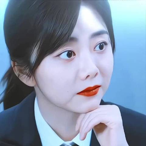 坚定自信从容的美丽,眼神戏好喜欢!