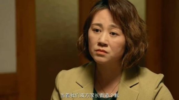这场饭座上的吵架戏已经超出剧本本身了