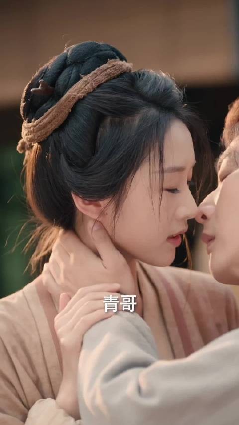 裴明珠心中感激张青屡次相救,主动开口挽留,恳请张青住在自己家中