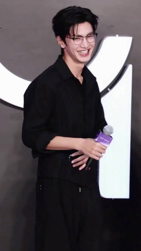 陈哲远也是说上南京话了,还让粉丝教“你戴眼镜好帅怎么说”hhhhhhh