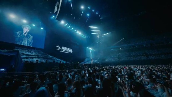 王俊凯踩袍子镜头入纪录片,本人调侃宣传方式