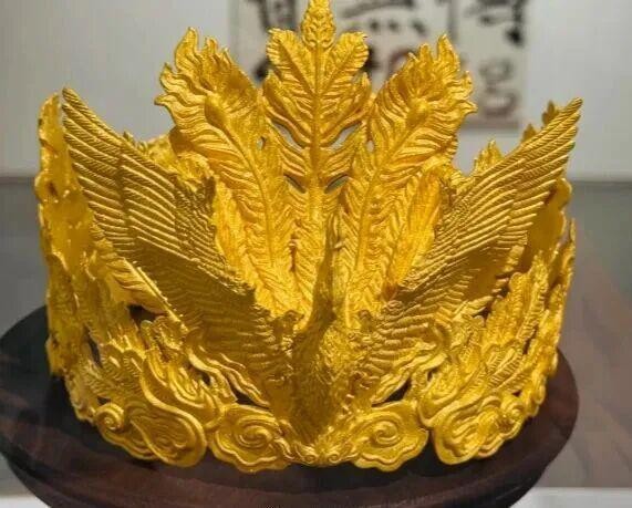 张凯毅官宣离婚,那顶万众瞩目的黄金凤冠,终究没守住这段婚姻