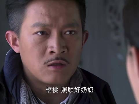 “挥泪长叹别至亲，以身赴死护山河”