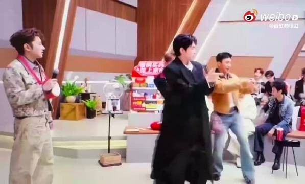 刘畊宏评张彬彬跳舞像宽粉，真相是梗非锐评