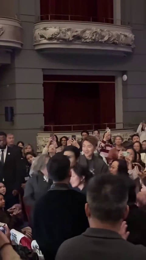 多伦多首映结束全场起立鼓掌,还有观众大喊牛x,周迅这排面真的绝了