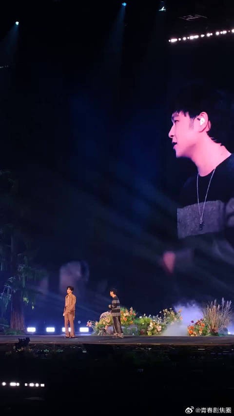 谁被这段合唱治愈,张新成余佳运同台演绎《九月底》,好友合作氛围感直接拉满