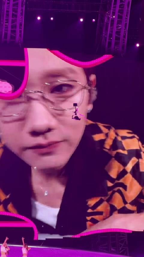 汪苏泷演唱会突然亲吻镜头,小哥哥这样going全场