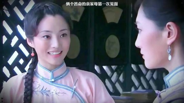 不愧是媒婆之女，秀儿三言两语便劝服满身高傲的格格！