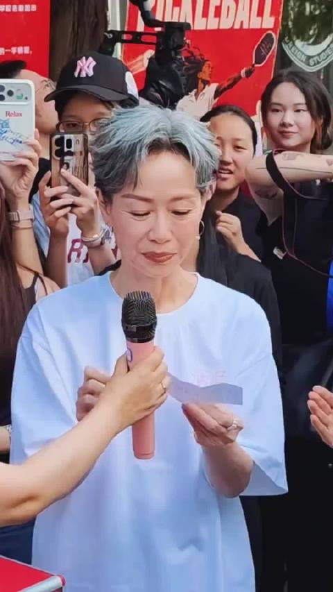 叶童路演傲娇安利新片，活色生香定档国庆