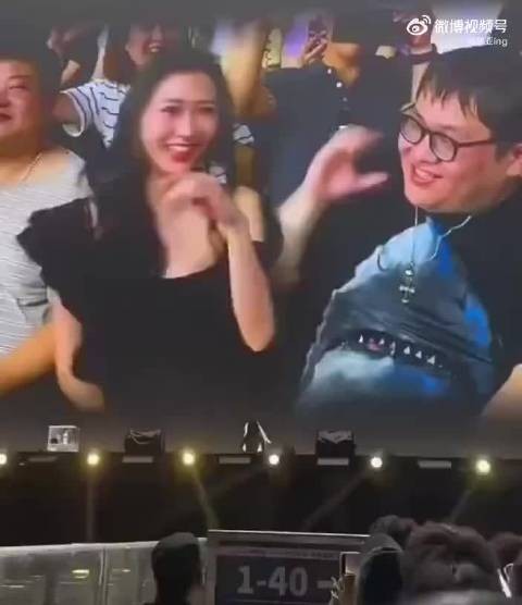 “爱一个人是藏不住的,不爱一个人也藏不住!”