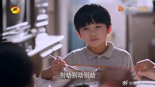男孩家里父母吵架 却在邻居家有吃有喝，新成员即将加入