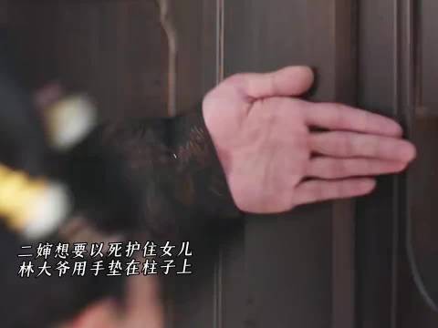 一个伸手挡墙的动作,加上自然的痛感反应,简简单单的戏份,反而格外戳人