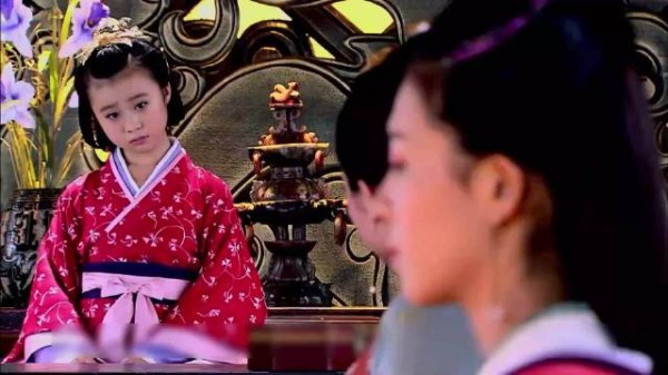 美人心计:女人因小皇后摸了一下她怀孕的肚子