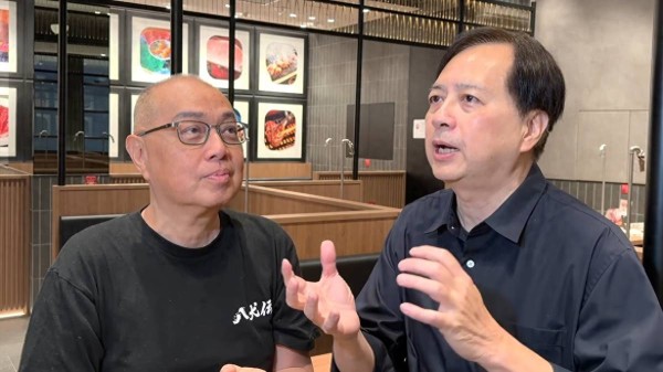香港知名男星离婚后转战澳门,打理餐厅仍有戏瘾,男九都会演