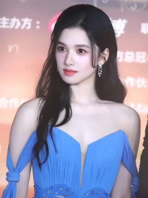 张婧仪丨蓝色系公主,好温柔的妆容,美得跟呼吸一样简单
