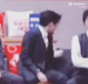 邵子恒蹲在角落掉眼泪的样子也太让人心软了,想冲过去rua他的头