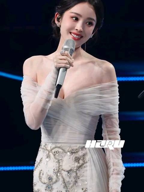 娜扎舞台直拍，美我一大跳！简直是美神降临