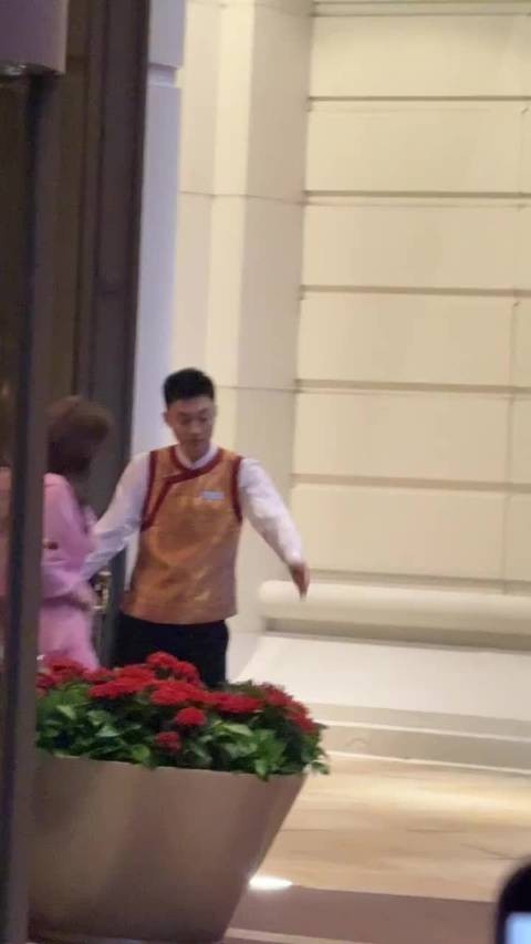文咏珊明明是御姐来的,不过今天是粉粉的温柔挂