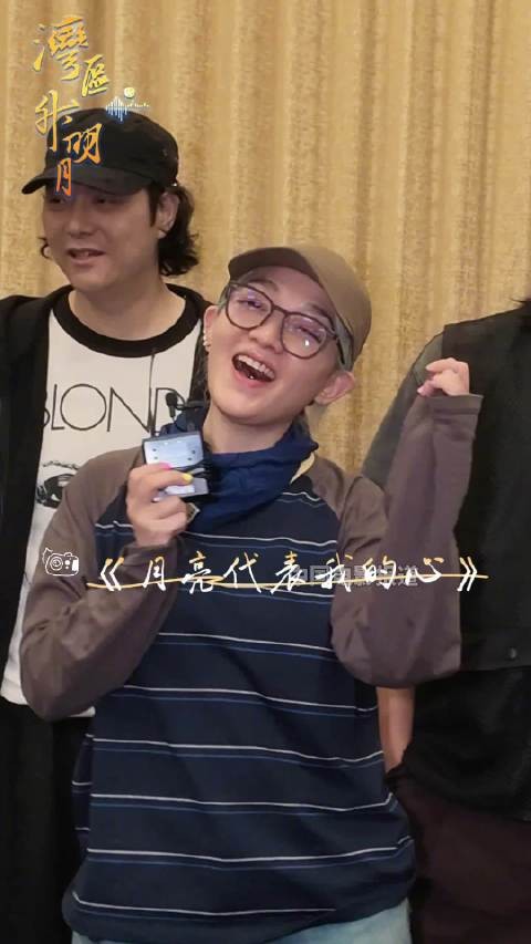 范晓萱彩排间隙清唱月亮代表我的心,2026湾区升明月氛围融洽