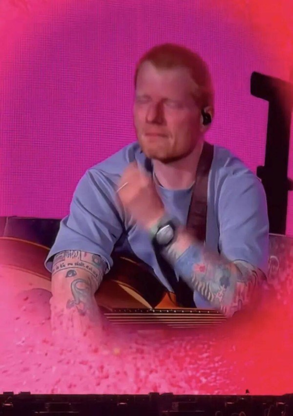 Ed Sheeran 哭了！