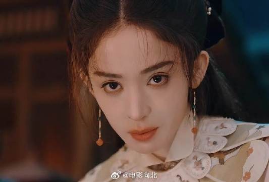 发现渣男与别人有染，立马将他驱之，一心只搞事业，这样清醒的大女主谁能不爱