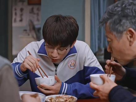 “终究不是亲生的,曹东方肉眼可见的偏心”