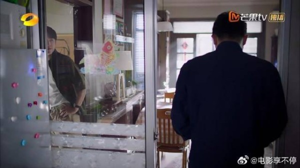 谭松韵 | 宋威龙 | 张新成 子秋偷偷回家以为瞒的很好,殊不知李爸早知道了