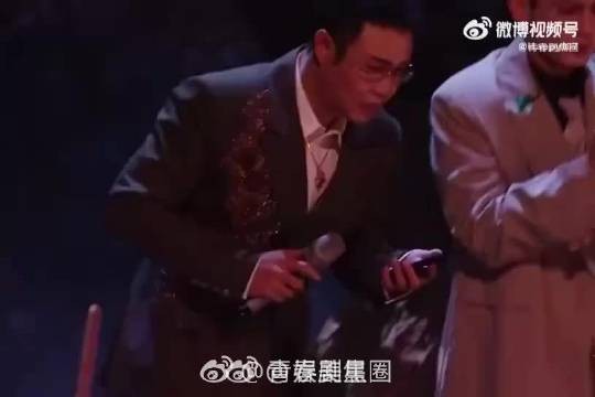 小沈阳沈春阳茶花开了意难平,画外音破防讲述思念