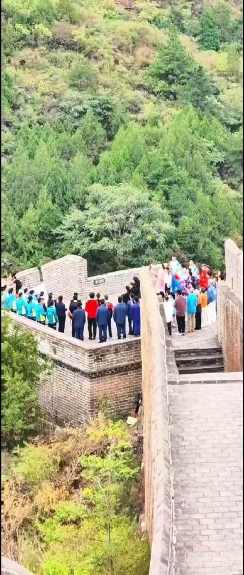 哇塞,听着是合唱《我和我的祖国》,我记得19年肖战也参与合唱过这首
