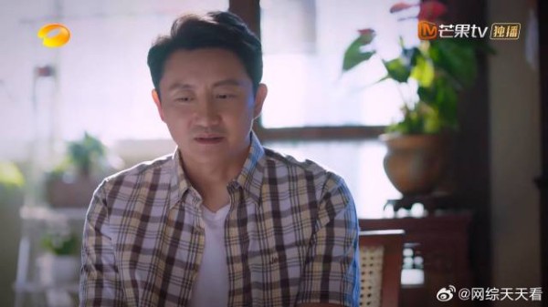 父亲帮尖尖咨询女性知识 邻居慷慨帮忙，这样的爸爸谁不爱