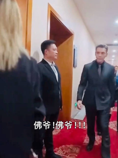 今日份西装背头梦回沈皓明小沈总…… @William威廉陈伟霆 见水印