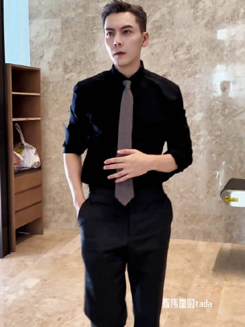 黑衬衫领带,收到粉丝的信说谢谢,今天在乌鲁木齐工作 陈伟霆九门张启山