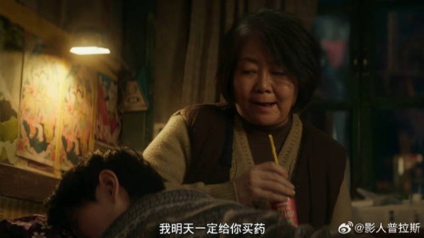 奶奶口吐鲜血说是排毒 不料是拿草莓汁吓唬,马继业心酸捡瓶子