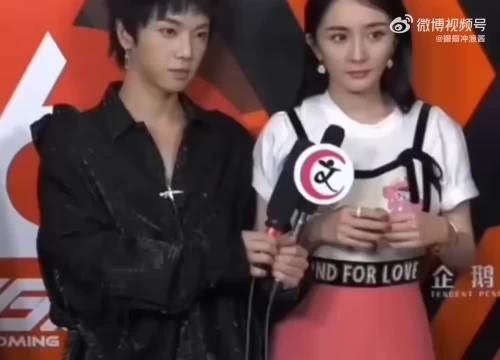 原来杨幂之前就采访回应了，“谁红跟谁玩”“跟唐嫣友谊关系” 了