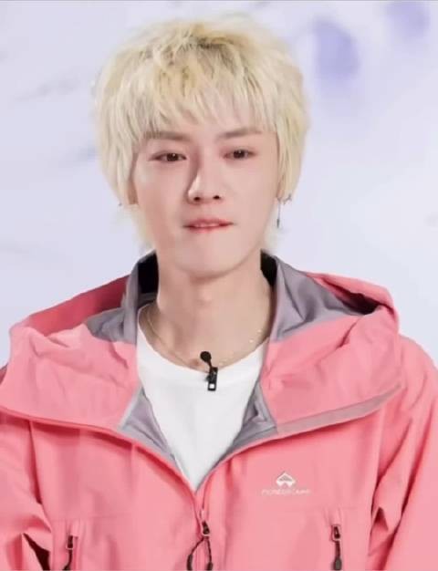 谁给鹿晗做的发型,仿佛回到了当年EXO的时候!好萌好可爱!青春男大!