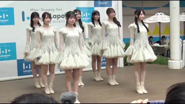 双马尾JK短裙｜女大学生舞台唱跳，甜到犯规！