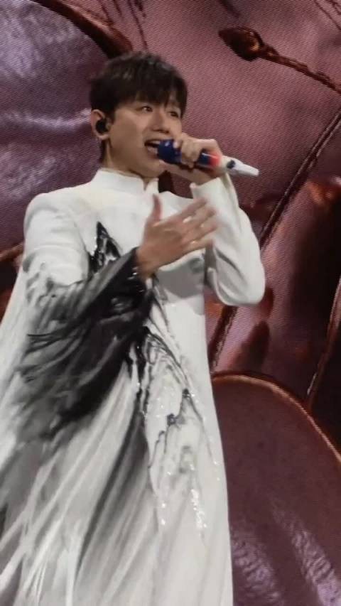 重新填词搭配普通话粤语双版本演绎，实力唱将的live王真的不是说说而已！